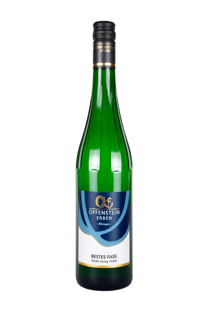 Grüne Weinflasche mit Etikett