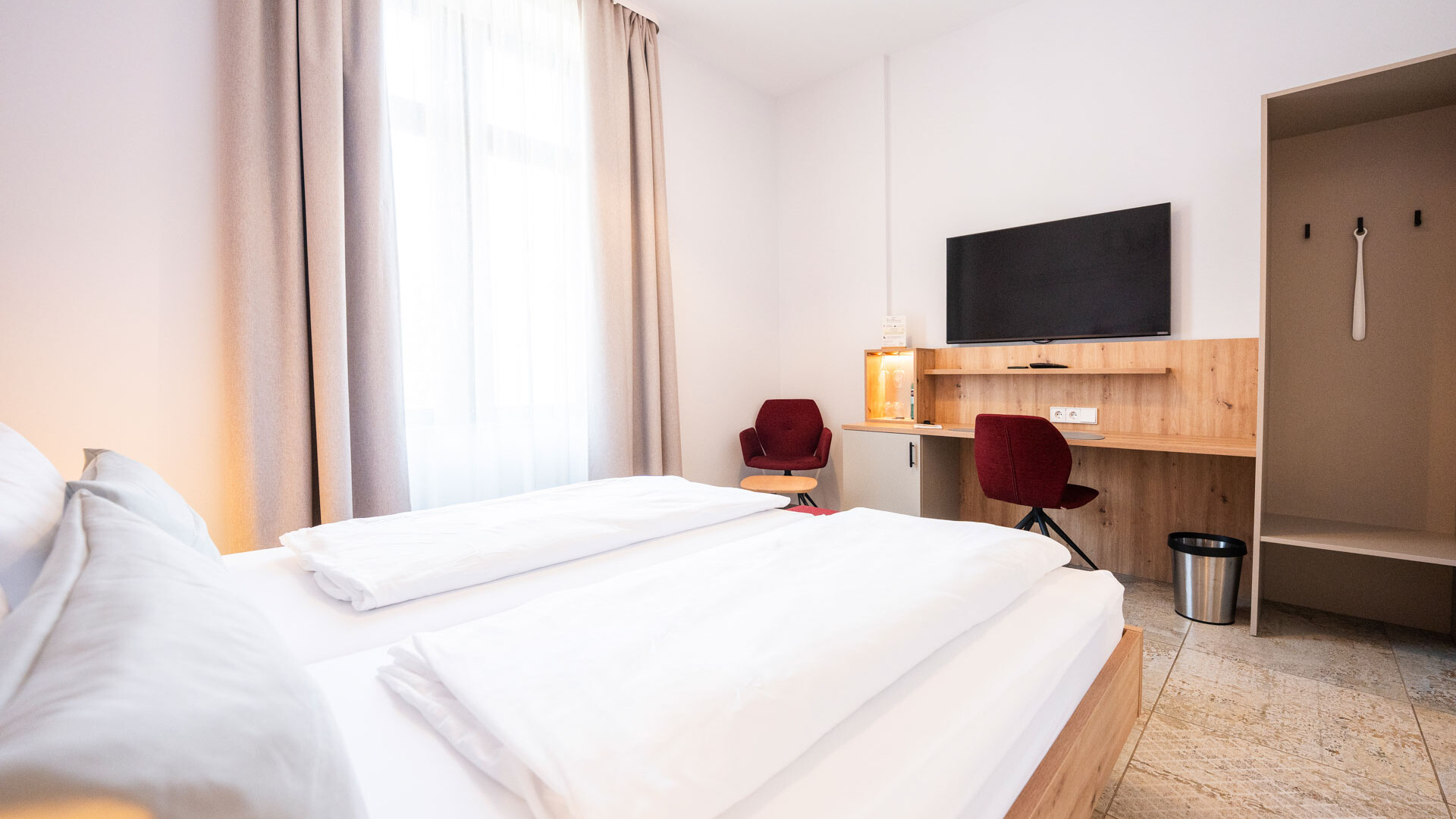 Helles Schlafzimmer mit modernem Design